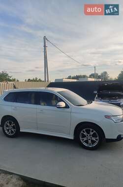 Внедорожник / Кроссовер Mitsubishi Outlander 2013 в 