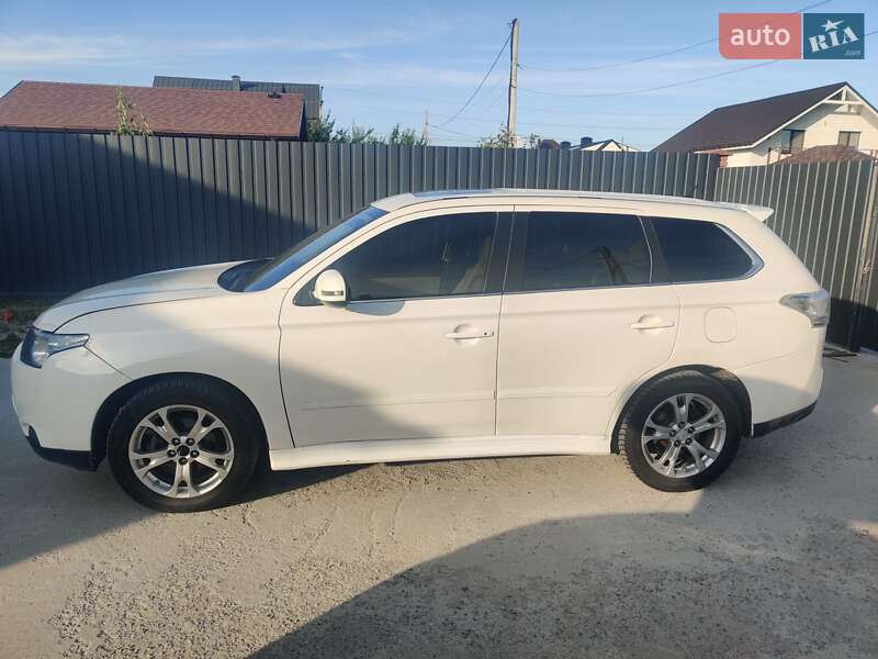 Внедорожник / Кроссовер Mitsubishi Outlander 2013 в Киеве