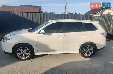 Внедорожник / Кроссовер Mitsubishi Outlander 2013 в 