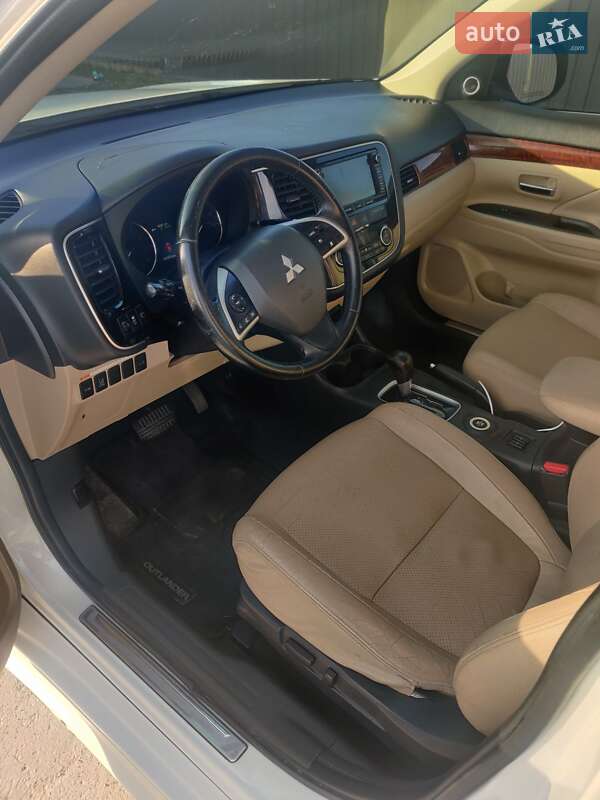 Внедорожник / Кроссовер Mitsubishi Outlander 2013 в Киеве