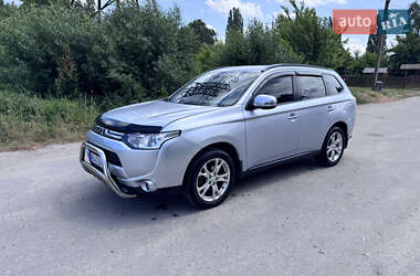 Внедорожник / Кроссовер Mitsubishi Outlander 2013 в Калиновке