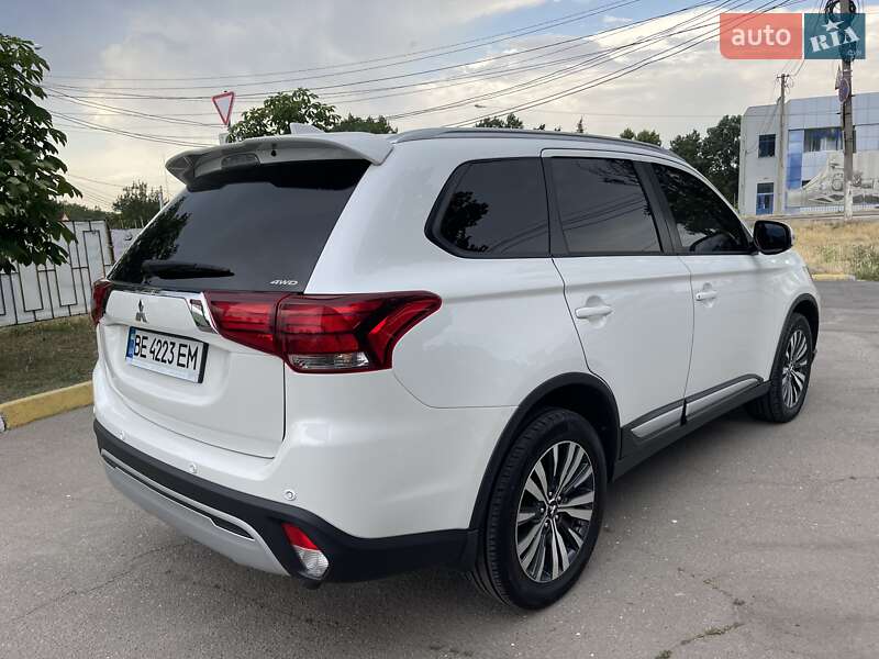 Внедорожник / Кроссовер Mitsubishi Outlander 2018 в Николаеве