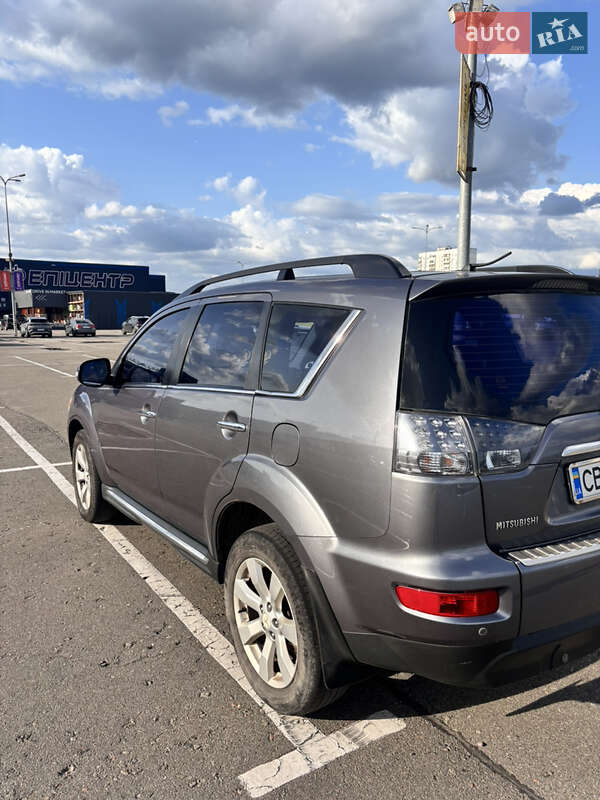 Позашляховик / Кросовер Mitsubishi Outlander 2011 в Києві