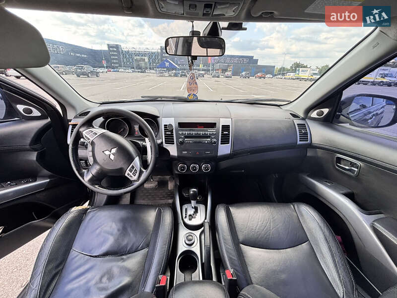Позашляховик / Кросовер Mitsubishi Outlander 2011 в Києві