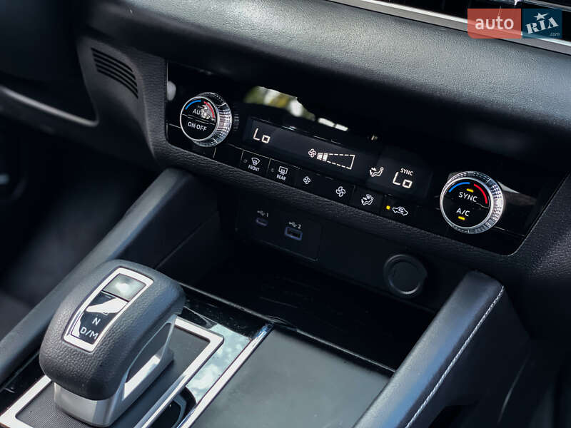 Внедорожник / Кроссовер Mitsubishi Outlander 2022 в Одессе