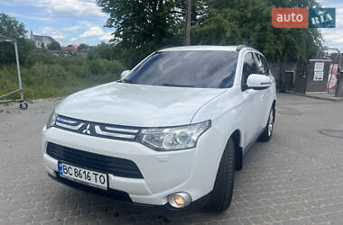 Внедорожник / Кроссовер Mitsubishi Outlander 2012 в 