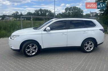 Внедорожник / Кроссовер Mitsubishi Outlander 2012 в 