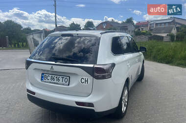 Внедорожник / Кроссовер Mitsubishi Outlander 2012 в 