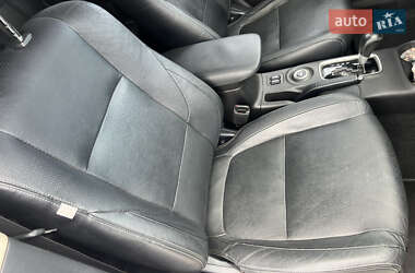 Внедорожник / Кроссовер Mitsubishi Outlander 2012 в 