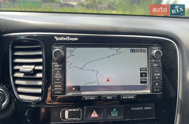 Внедорожник / Кроссовер Mitsubishi Outlander 2012 в 