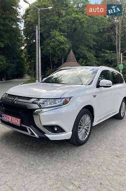 Mitsubishi Outlander 2021