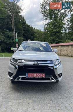 Внедорожник / Кроссовер Mitsubishi Outlander 2021 в 