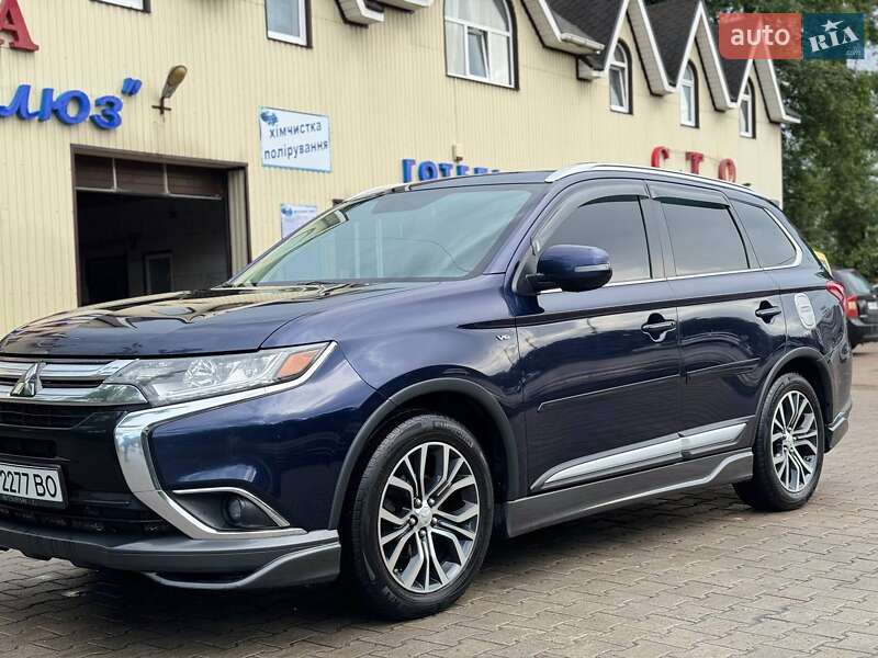 Позашляховик / Кросовер Mitsubishi Outlander 2015 в Броварах