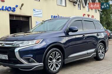 Позашляховик / Кросовер Mitsubishi Outlander 2015 в 