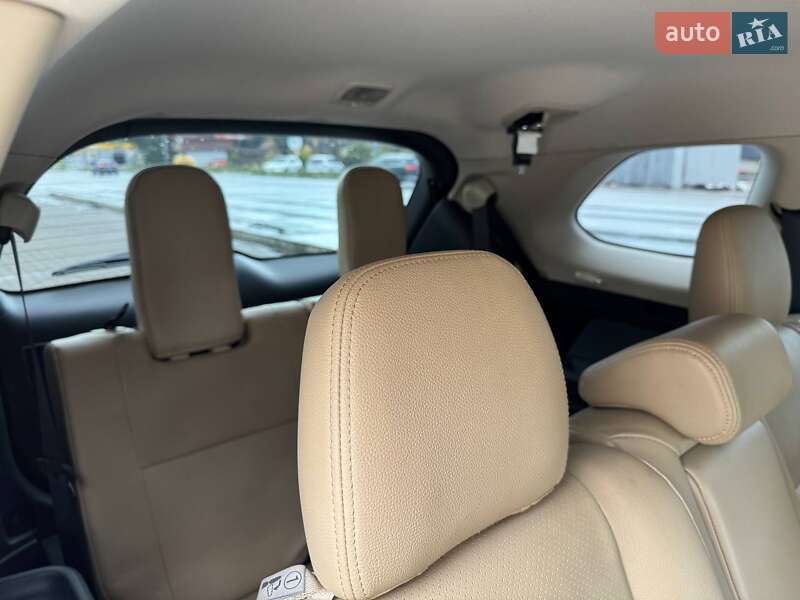 Позашляховик / Кросовер Mitsubishi Outlander 2015 в Броварах