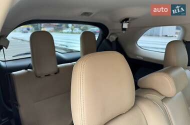 Позашляховик / Кросовер Mitsubishi Outlander 2015 в 