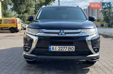 Позашляховик / Кросовер Mitsubishi Outlander 2015 в 
