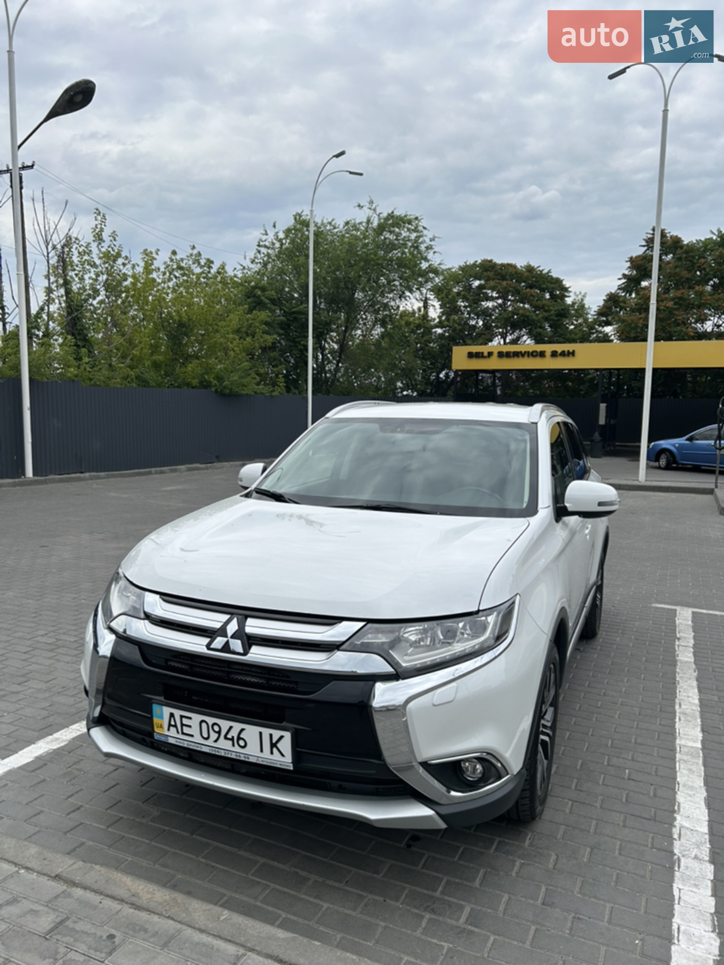 2017 Mitsubishi Outlander - фото 1