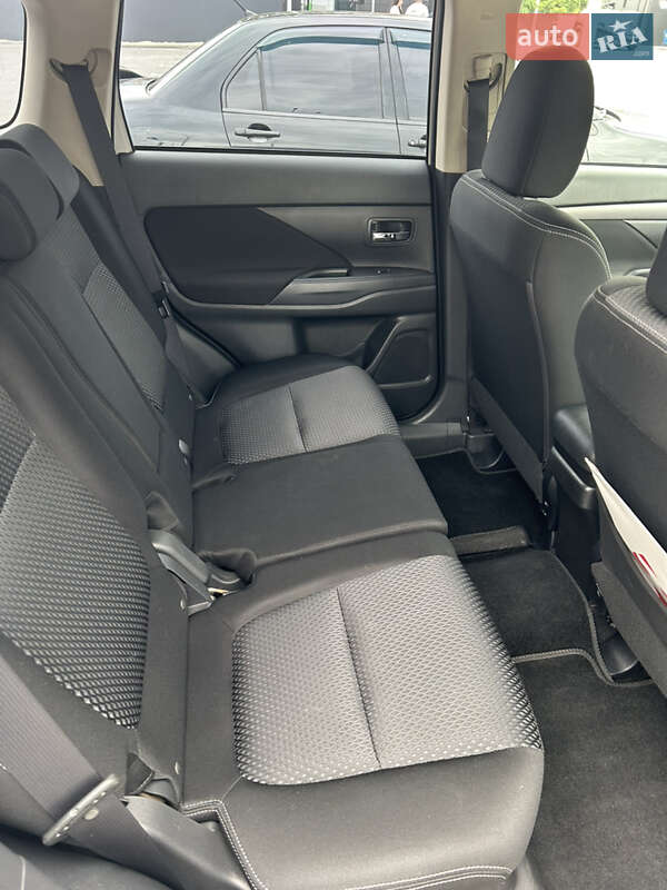 Позашляховик / Кросовер Mitsubishi Outlander 2017 в Дніпрі