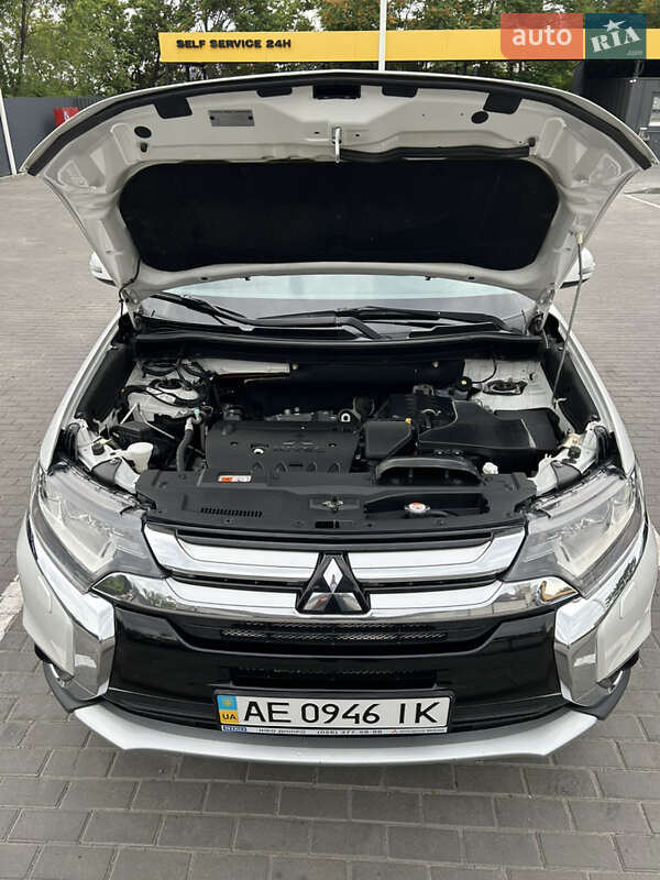 Позашляховик / Кросовер Mitsubishi Outlander 2017 в Дніпрі