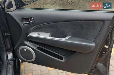 Внедорожник / Кроссовер Mitsubishi Outlander 2005 в 