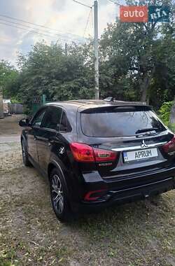 Позашляховик / Кросовер Mitsubishi Outlander 2018 в Києві