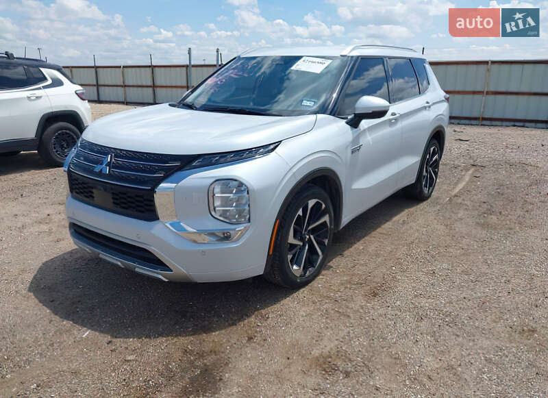 Внедорожник / Кроссовер Mitsubishi Outlander 2023 в 