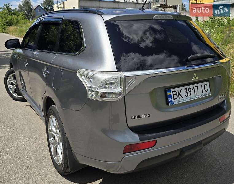 Позашляховик / Кросовер Mitsubishi Outlander 2013 в Рівному