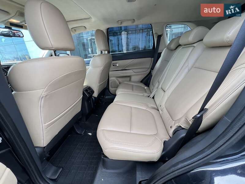 Внедорожник / Кроссовер Mitsubishi Outlander 2020 в Киеве