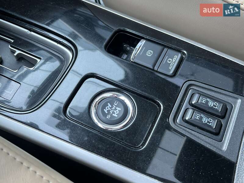 Внедорожник / Кроссовер Mitsubishi Outlander 2020 в Киеве