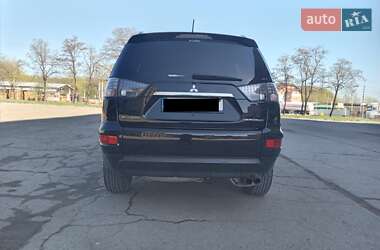 Внедорожник / Кроссовер Mitsubishi Outlander 2010 в 