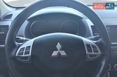 Внедорожник / Кроссовер Mitsubishi Outlander 2010 в 