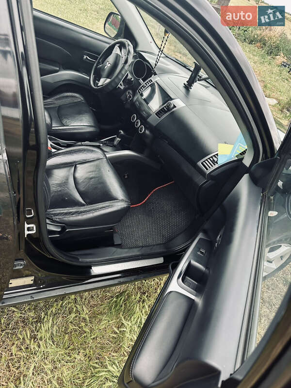 Позашляховик / Кросовер Mitsubishi Outlander 2007 в Миколаєві
