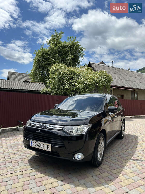 Позашляховик / Кросовер Mitsubishi Outlander 2013 в Тячеві