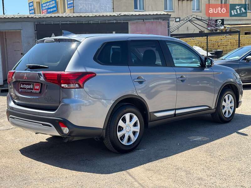 Внедорожник / Кроссовер Mitsubishi Outlander 2021 в Запорожье