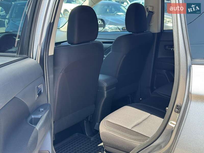 Внедорожник / Кроссовер Mitsubishi Outlander 2021 в Запорожье