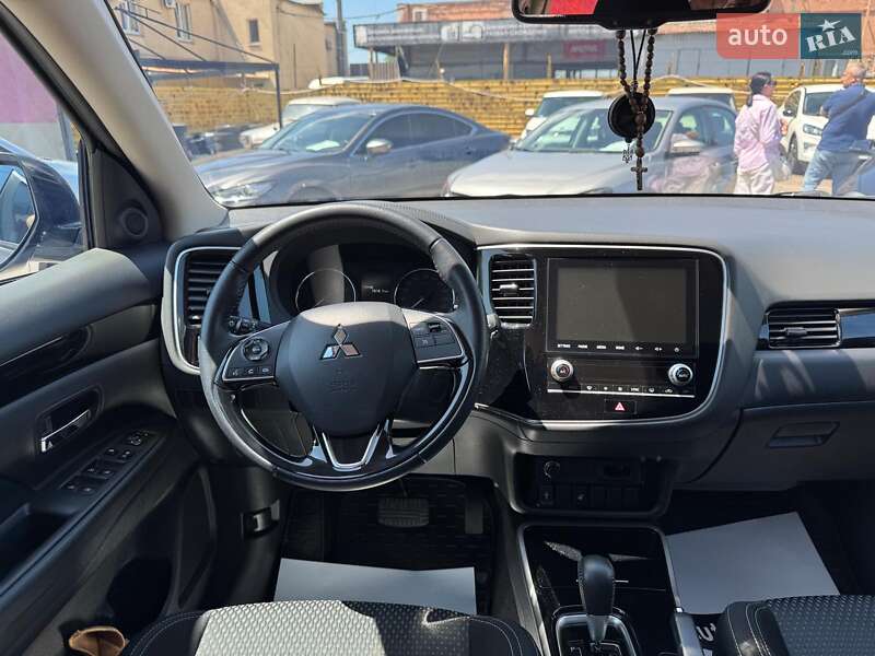 Внедорожник / Кроссовер Mitsubishi Outlander 2021 в Запорожье