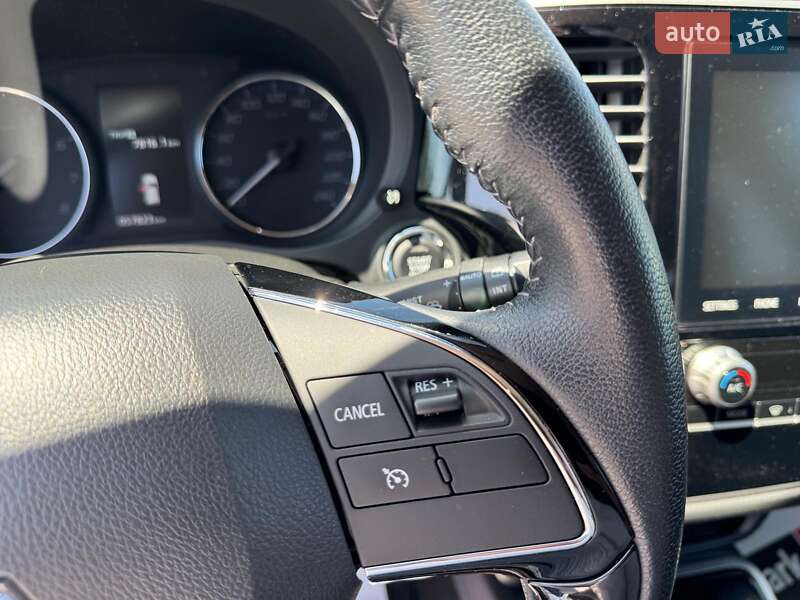 Внедорожник / Кроссовер Mitsubishi Outlander 2021 в Запорожье