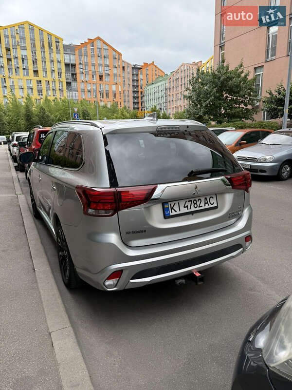 Позашляховик / Кросовер Mitsubishi Outlander 2018 в Києві