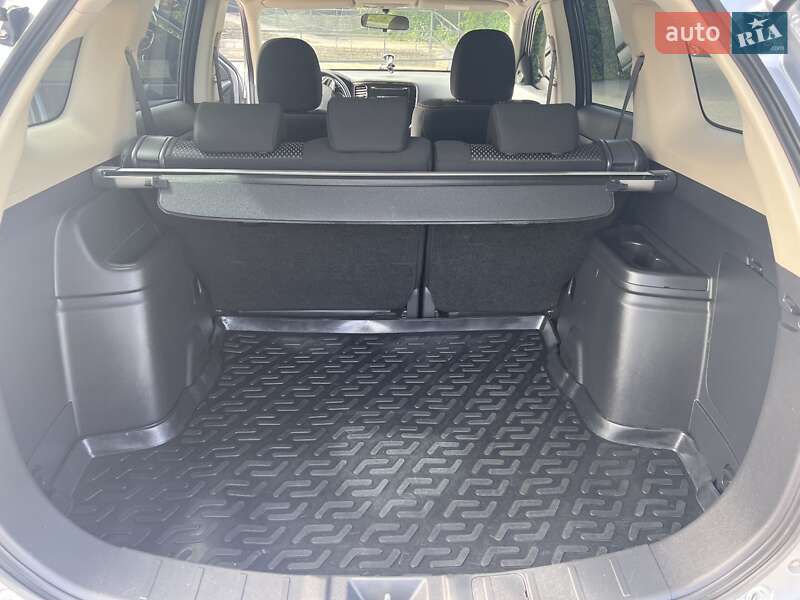 Внедорожник / Кроссовер Mitsubishi Outlander 2016 в Киеве