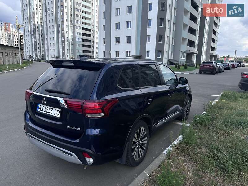 Позашляховик / Кросовер Mitsubishi Outlander 2018 в Харкові
