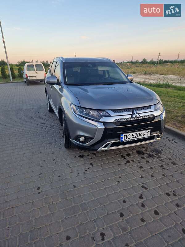 Внедорожник / Кроссовер Mitsubishi Outlander 2020 в Львове