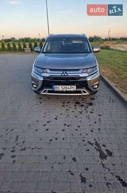 Mitsubishi Outlander 2020