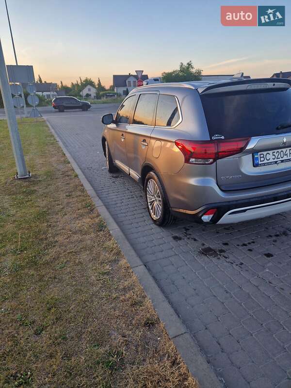 Внедорожник / Кроссовер Mitsubishi Outlander 2020 в Львове