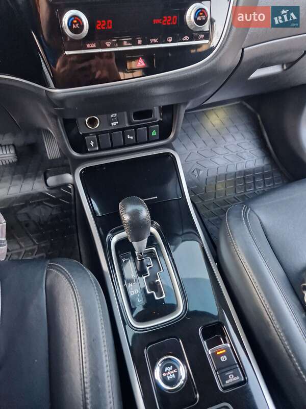 Внедорожник / Кроссовер Mitsubishi Outlander 2020 в Львове