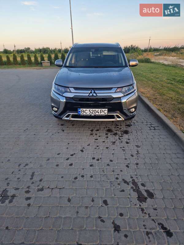 Внедорожник / Кроссовер Mitsubishi Outlander 2020 в Львове