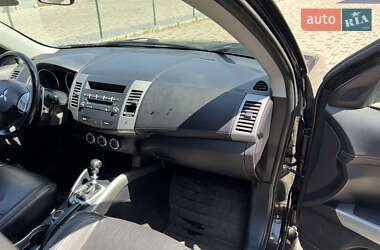 Позашляховик / Кросовер Mitsubishi Outlander 2010 в 