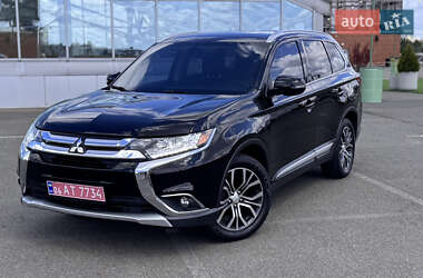 Внедорожник / Кроссовер Mitsubishi Outlander 2016 в Киеве