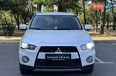 Внедорожник / Кроссовер Mitsubishi Outlander 2010 в 