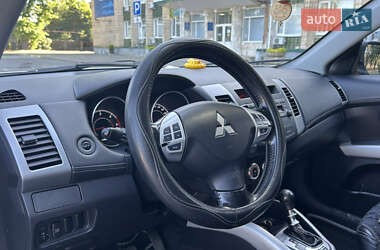 Внедорожник / Кроссовер Mitsubishi Outlander 2010 в 